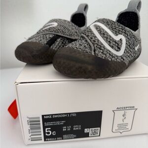 Nike Swoosh 1 Toddler Shoes in Black and White